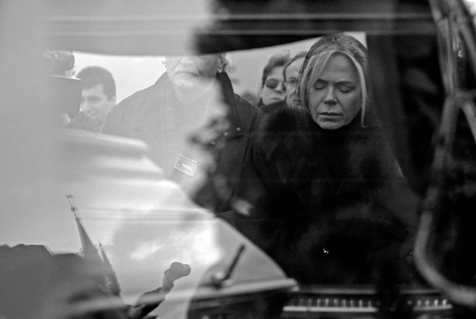 V kategorii Lidé, o kterých se mluví získal první cenu David W. Černý za snímek Smutek Dagmar Havlové.