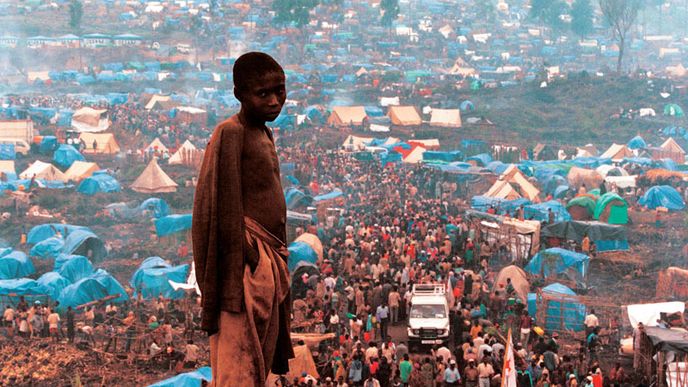 JAN ŠIBÍK FOTOGRAFIE ROKU, CPP 1995 Rwandský uprchlík, tábor Katala. Fotografie je ze série Uprchlické tábory v Zairu a Tanzanii, léto 1994.