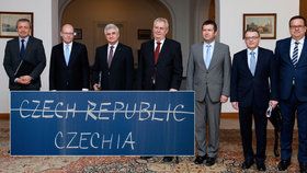 Česko. Czechia. Tchéquie. Politici se u Zemana shodli na jednoslovném názvu země