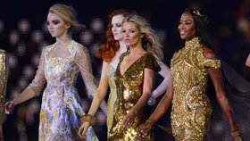 Topmodelky v čele s Kate Moss a Naomi Campbell zazářily na slavnostním ukončení Olympijských her. S dalšími špičkovými britskými modelkami předvedly fascinující modely od předních britských návrhářů