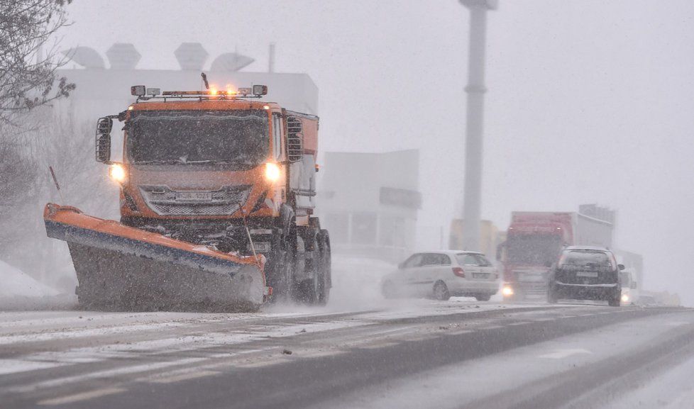 Komplikace na D1 se tuto zimu objevily opakovaně. Řidiči si postáli dlouhé hodiny