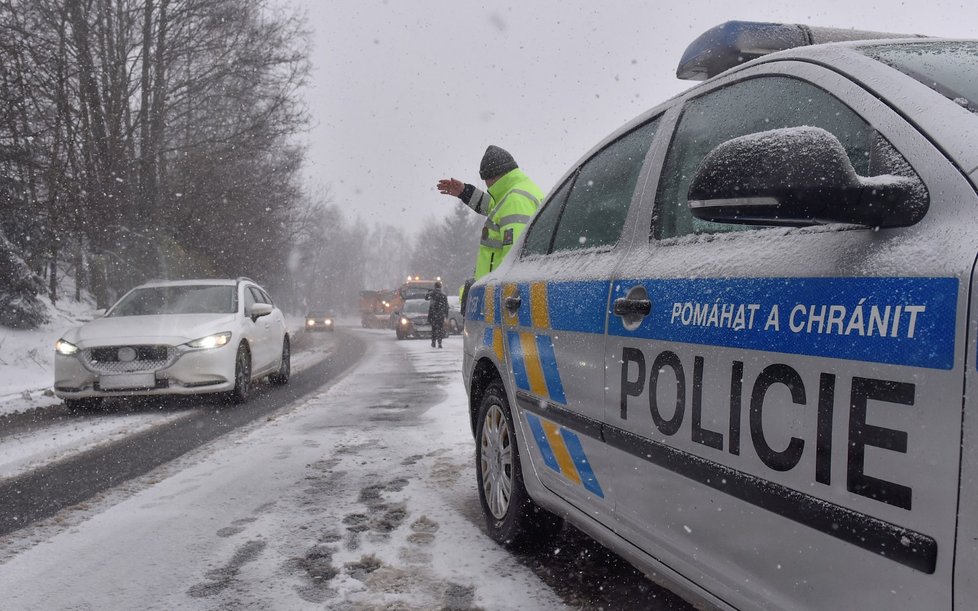 Komplikace na D1. Na dálnici musel být po 16. hodině ve směru na Prahu zastaven provoz.