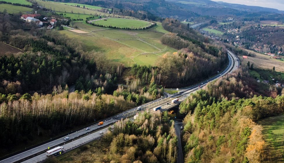 V rámci modernizace D1 dojde na demolici nadjezdu ve Hvězdonicích