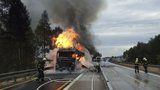 Ohnivé peklo na D1: Vzplál kamion s melouny, na silnici vytekla hořící nafta
