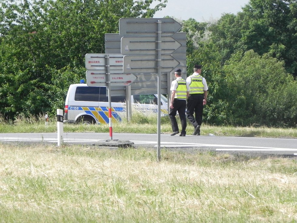 Stovky řidičů mířící ve středu po D1 i souběžné silnici od Vyškova na Brno prožily v dlouhých kolonách peklo.  Na vedlejší cestě musela dopravu dokonce řídit policie