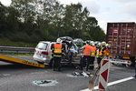 V osobním autě, které se srazilo s náklaďákem zemřela mladá žena