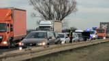D10 na Prahu byla zavřená: Na 5. kilometru bourala čtyři auta