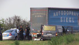 Na dálnici D10 ve směru na Mladou Boleslav zemřel za podivných okolností řidič kamionu.