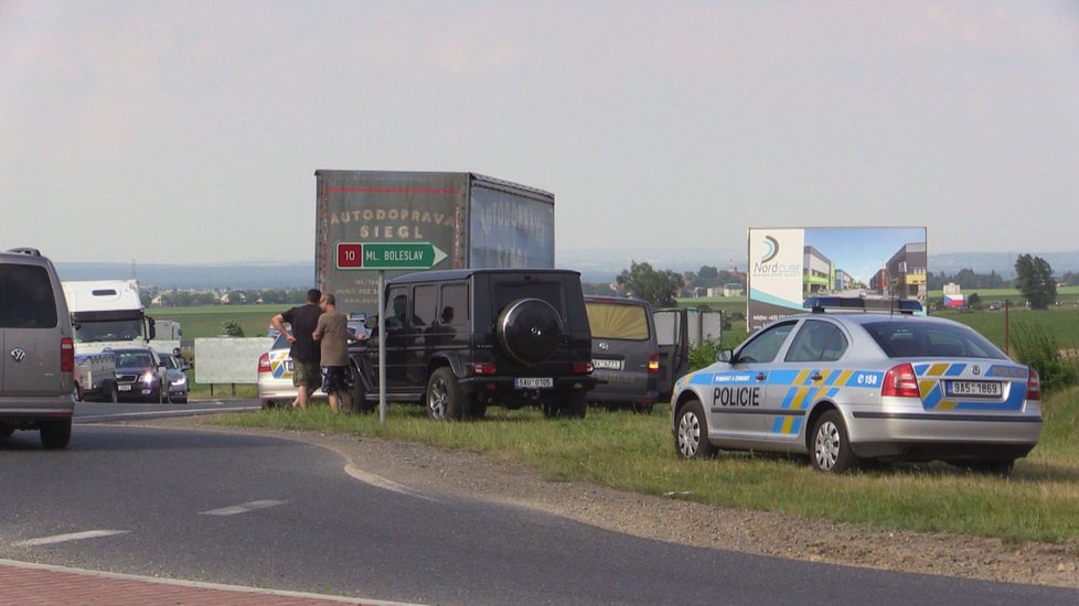 Na dálnici D10 ve směru na Mladou Boleslav zemřel za podivných okolností řidič kamionu.