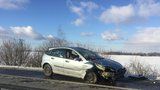 Při střetu dvou aut u Krčmaně na Olomoucku se zranili čtyři lidé