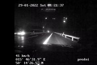 Řidič vjel na dálnici D11 v protisměru: Možné tragédii zabránila hlídka policie