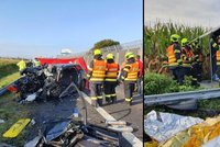 Smrt na dálnici u Prostějova: Kamion se po nehodě s autem převrátil na bok, doprava kolabuje