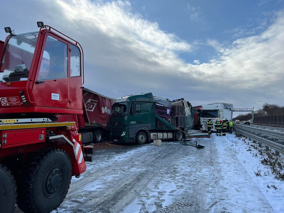 Hromadná nehoda na dálnici D5