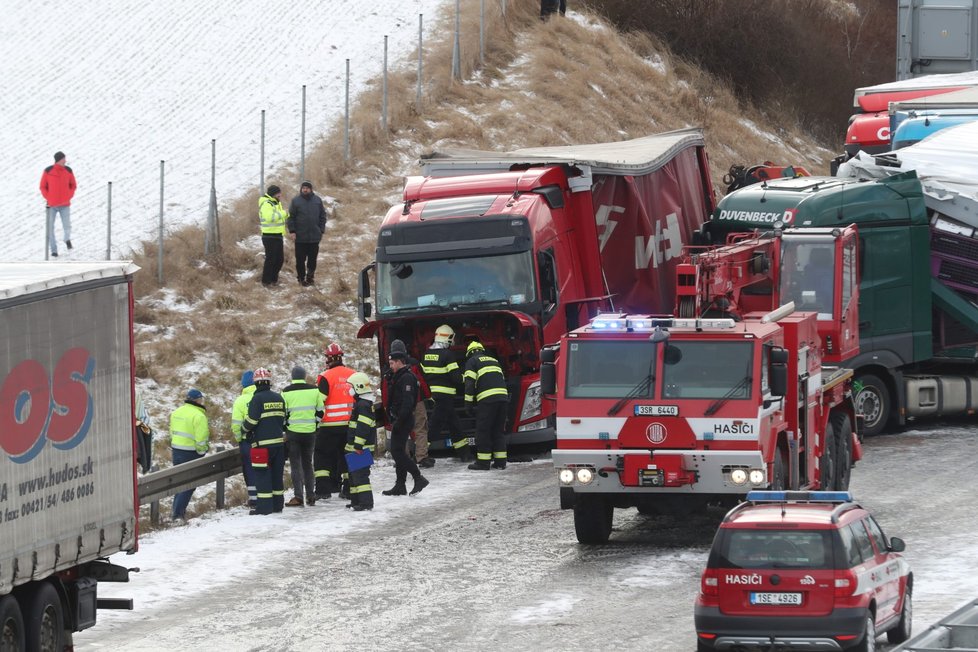 Hromadná nehoda na dálnici D5