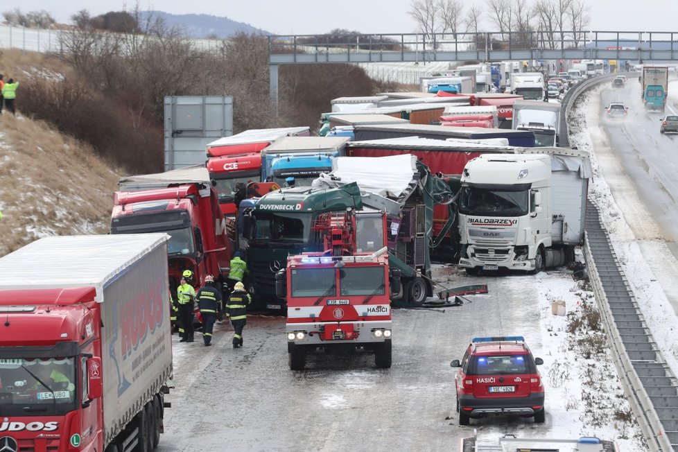 Hromadná nehoda na dálnici D5.