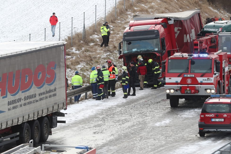 Hromadná nehoda na dálnici D5.