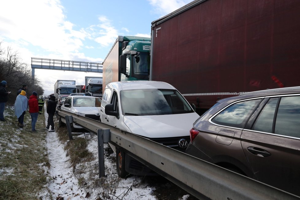 Hromadná nehoda na dálnici D5.