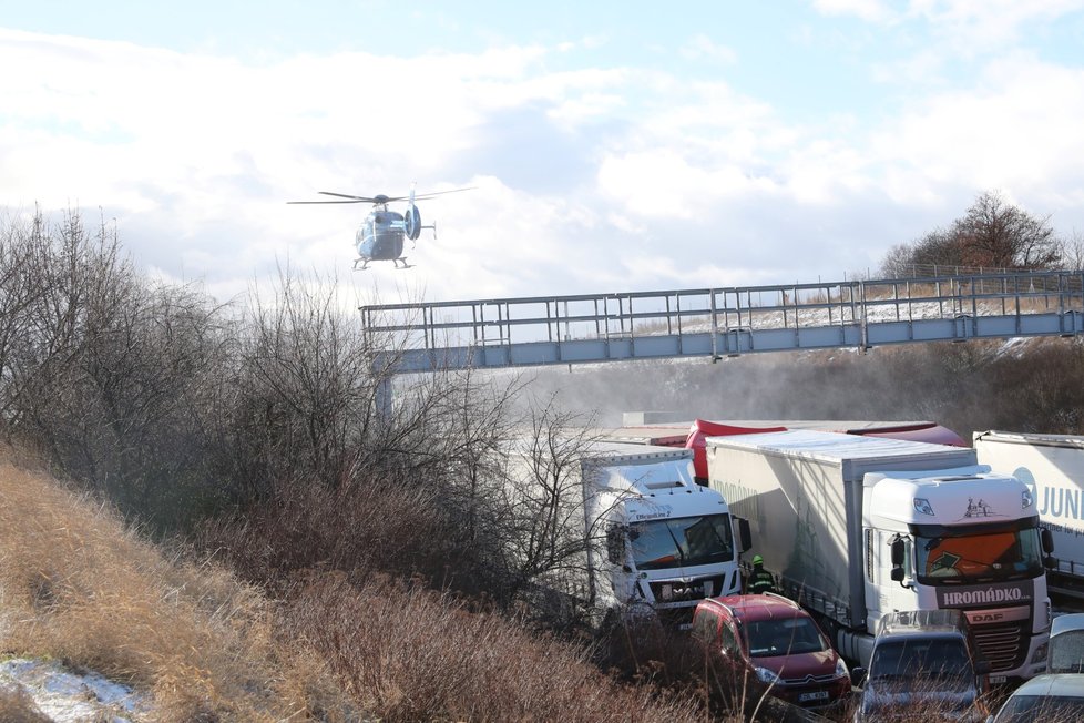 Hromadná nehoda na dálnici D5