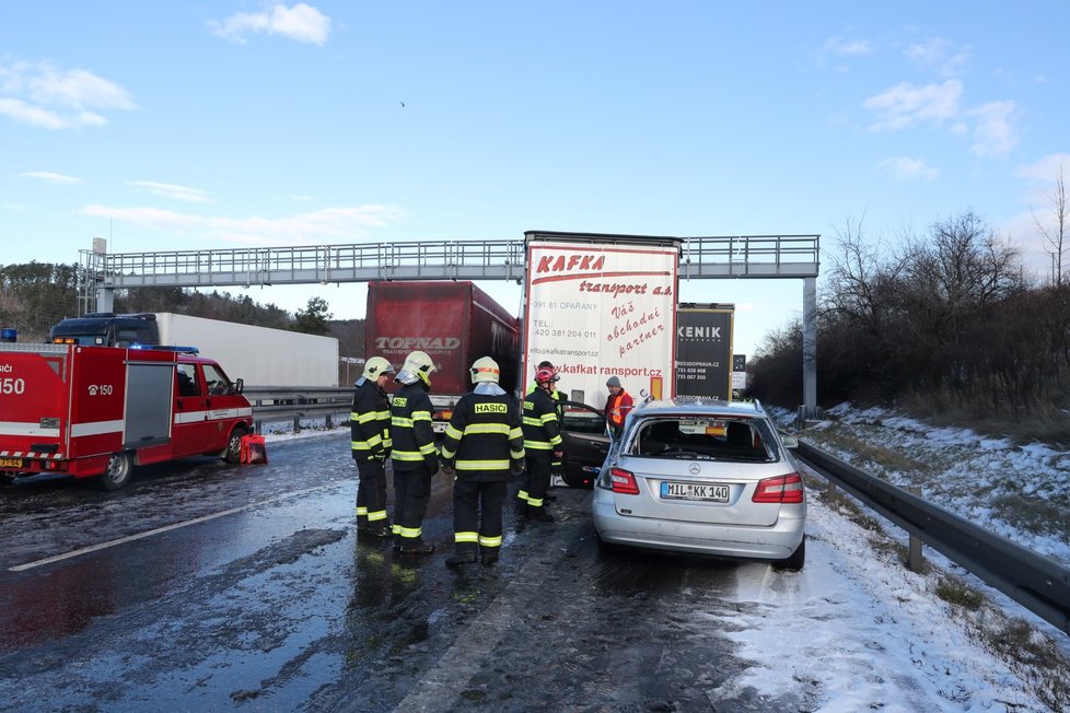 Hromadná nehoda na dálnici D5