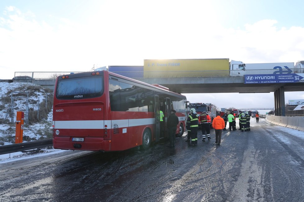 Hromadná nehoda na dálnici D5