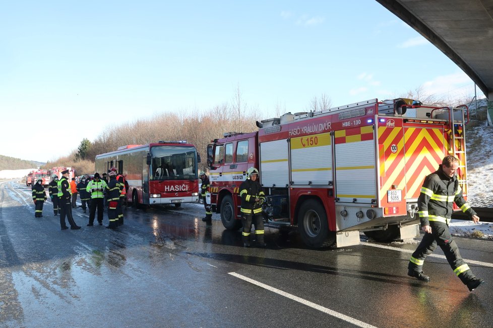 Hromadná nehoda na dálnici D5.