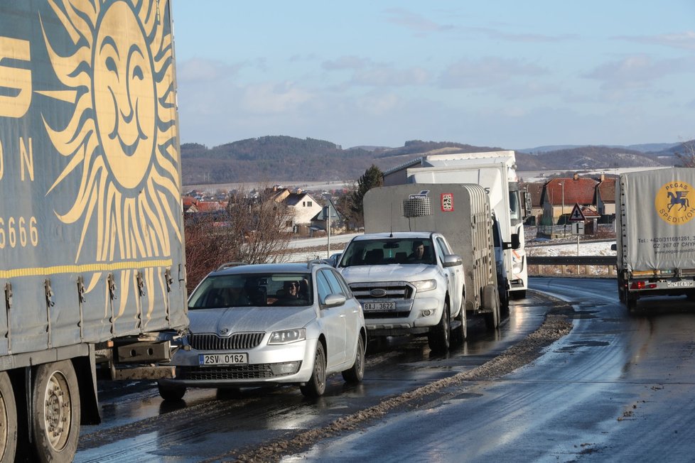 Hromadná nehoda na dálnici D5