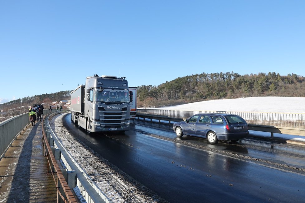 Hromadná nehoda na dálnici D5