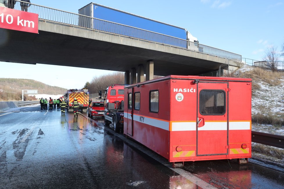 Hromadná nehoda na dálnici D5