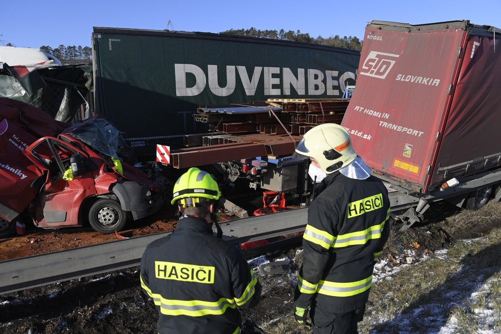 Hromadná nehoda na dálnici D5