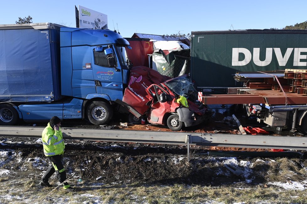 Hromadná nehoda na dálnici D5