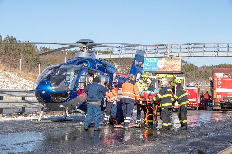 Hromadná nehoda na dálnici D5