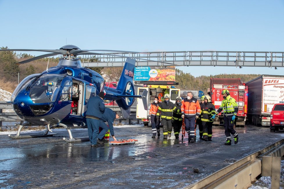 Hromadná nehoda na dálnici D5