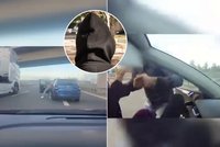 Řidič z D6 zlehčuje napadení mámy: „Provokovala. Neříkal bych tomu mlácení!“