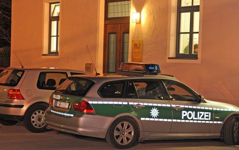 Policie zatkla pachatele v této soudní budově v Dachau.