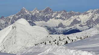 Neštěstí v Rakousku, pod lavinou zahynulo pět Čechů. Sníh je zasypal na masivu Dachstein