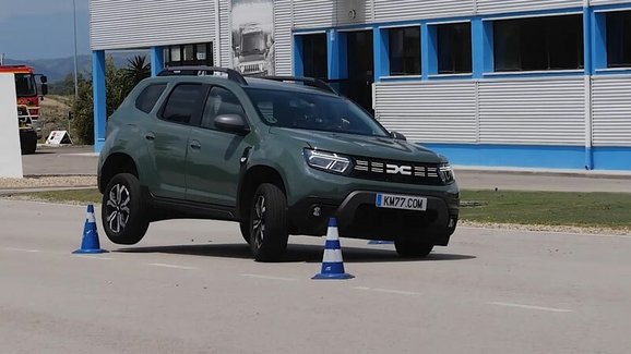 Poslední Dacia Duster prošla obávaným testem. Jela po třech kolech, rychlost jí nesvědčí