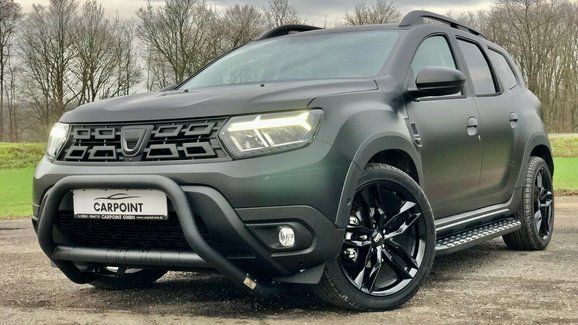 Dacia Duster dostala speciální edici. V hlavní roli je černá barva