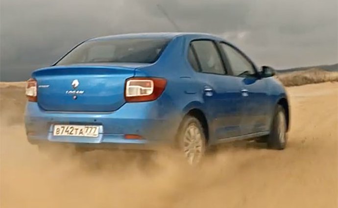 Dacia Logan driftuje v ruské reklamě jako o život