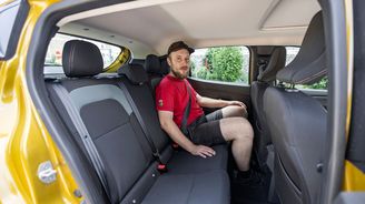 Není to špatné, za sebe si 181 cm vysoký redaktor sedne s rezervou, ale co do výšky to není žádná sláva. Není to špatné, za sebe si 181 cm vysoký redaktor sedne s rezervou, ale co do výšky to není žádná sláva.
