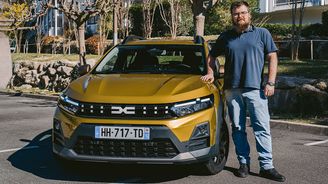 Za volantem nových Dacií Sandero a Jogger: Lepší hybrid a plyn i s automatem Za volantem nových Dacií Sandero a Jogger: Lepší hybrid a plyn i s automatem