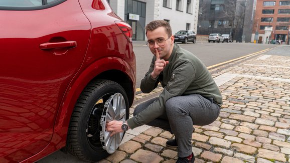 Video: Podívejte se, jak nová Dacia Sandero klame tělem. Zájemcům tím šetří tisíce