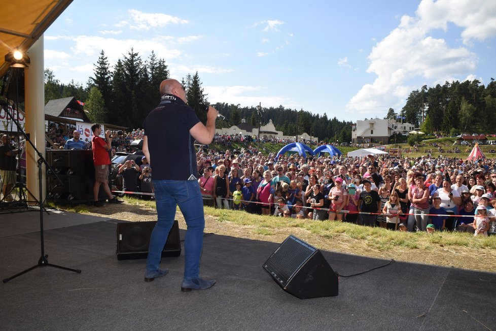 Majitelům dacií zazpíval i hitmaker Michal David.