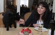 Patrasová a Slováček slavili Dádiny narozeniny: Pochutnala si i Dádina černá kočka.