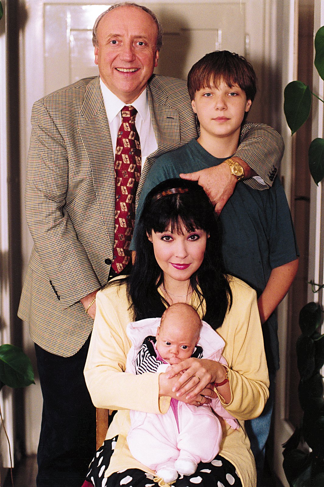 1995: Dáda Patrasová se synem Felixem krátce po narození dcery Aničky.