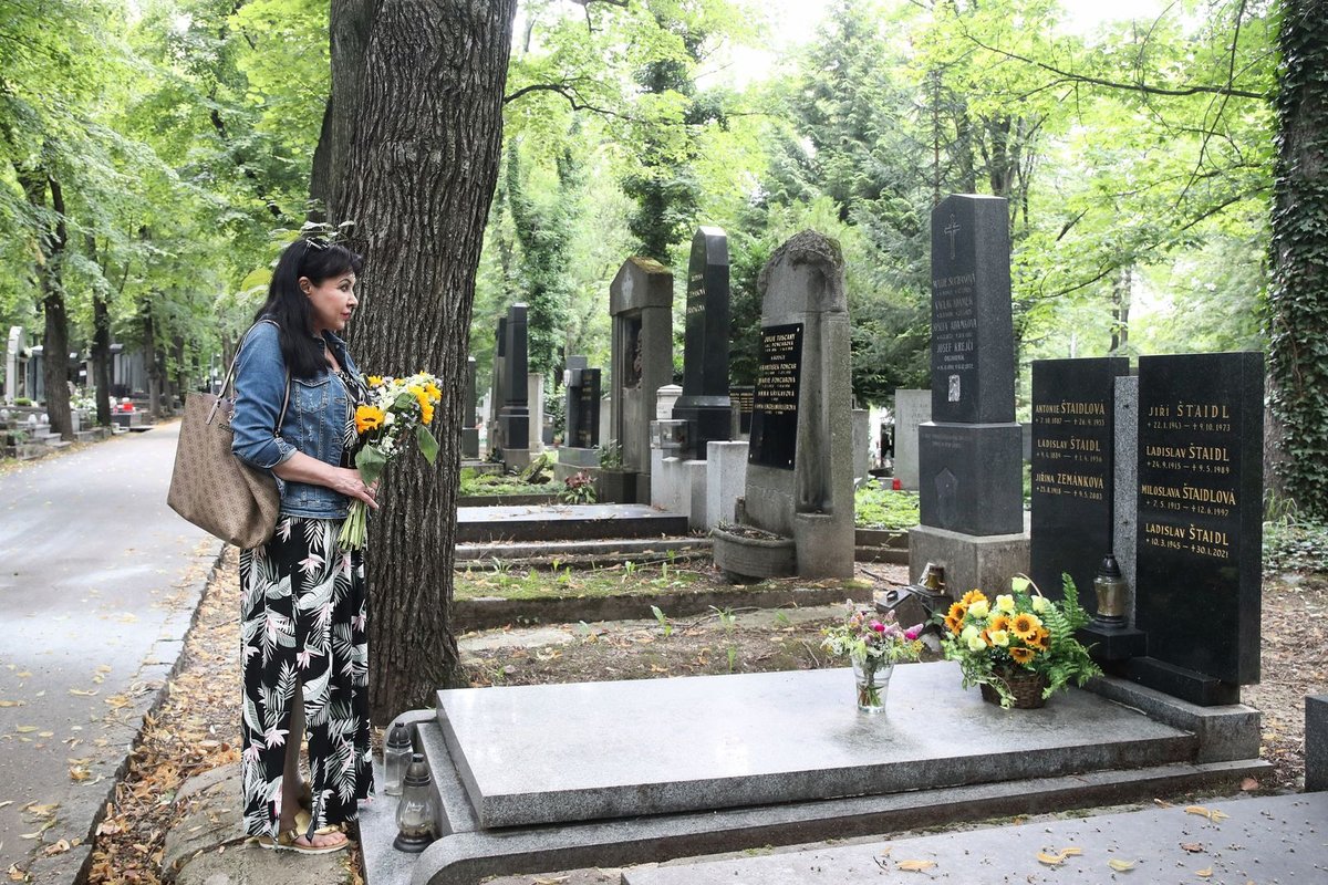 Dáda přišla s kytičkou na hrob rodiny Štaidlů netušíc, že už tam leží i Ladislav Štaidl.