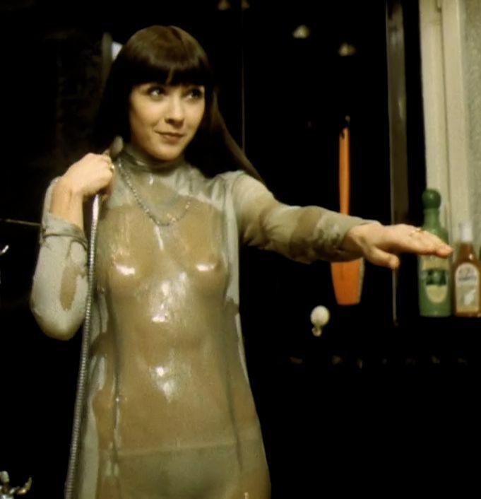 Sprchová scéna v komedii Vrchní, prchni (1980) udělala ze začínající Dagmar Patrasové hvězdu a sexsymbol.