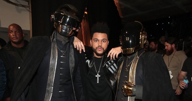 Elektronické duo Daft Punk a rapper The Weeknd.
