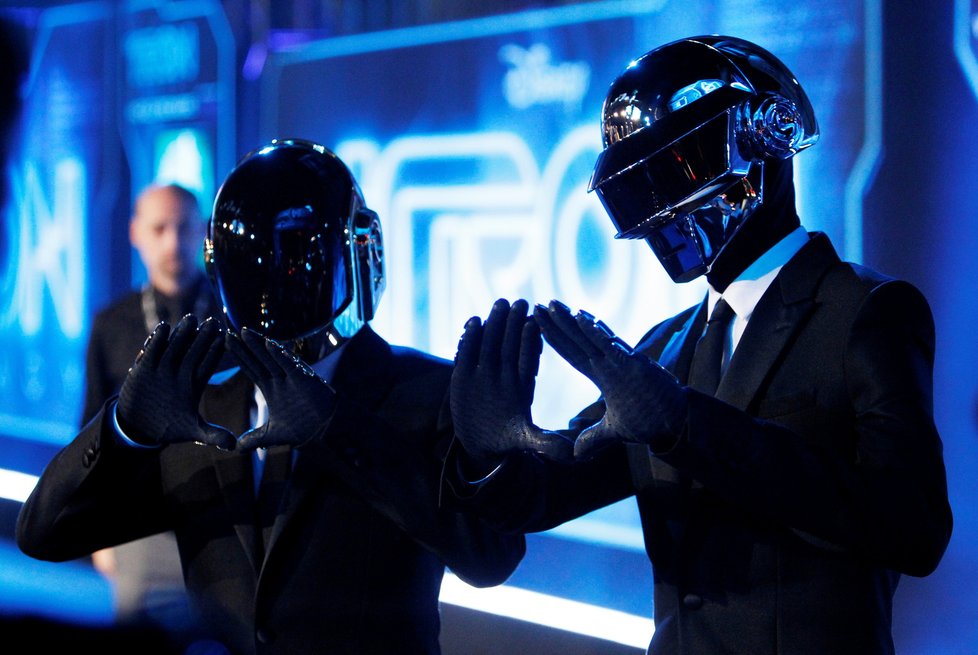 Maskované hudební duo Daft Punk oznámilo po 28 letech konec kariéry.