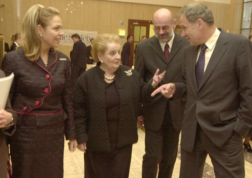 Dagmar Havlová, Madeleine Albrightová, Jan Ruml a Martin Palouš v roce 2003