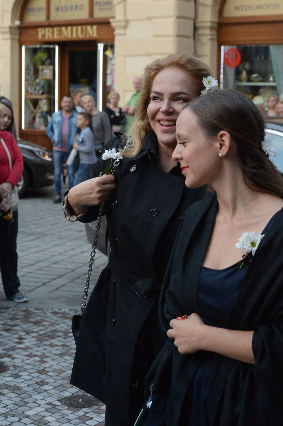 Dagmar Havlová v Karlových Varech: V okopaných bílých teniskách na červeném koberci